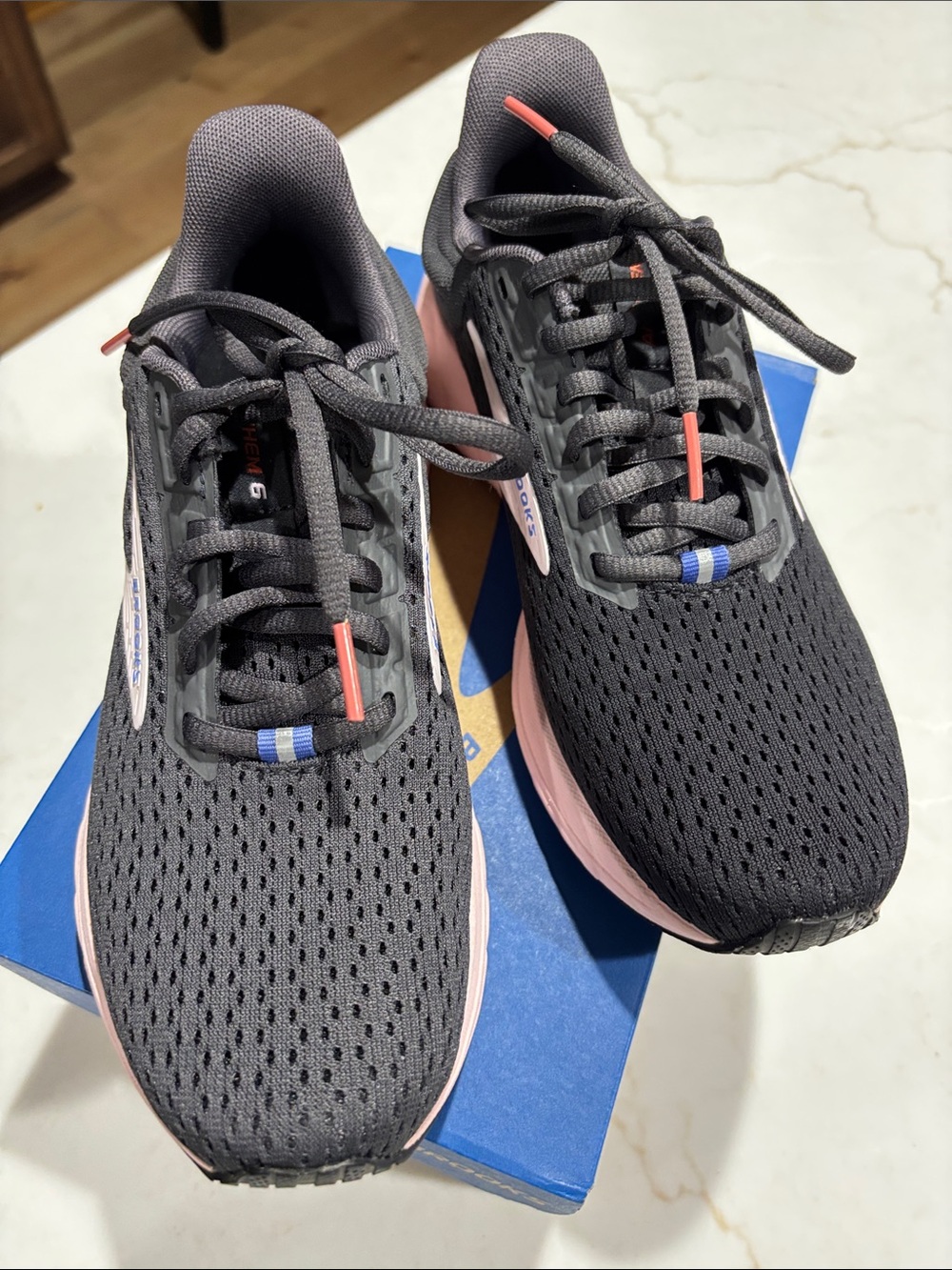 Brooks Anthem 6 Running Sneakers, women’s size 7 Pink Black EUC